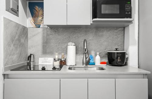 Sagrado Corazon Apartment | Artistic One-Bedroom Garden Apartment in SJ MM9