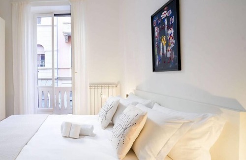 Vanchiglia Apartment | Artists Art Apartment