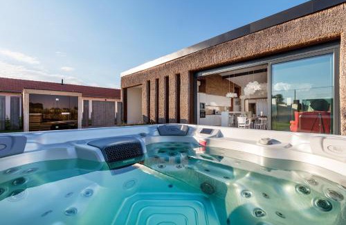 Morahalom Villa | Artkazal