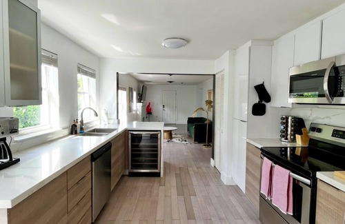 Buena Vista House | Artsy Falls Design district 5 mins