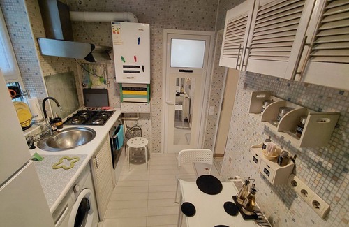 Bucharest House | Artsy Renovated House with 2 rooms for 4 ppl, with parking lots and all you need