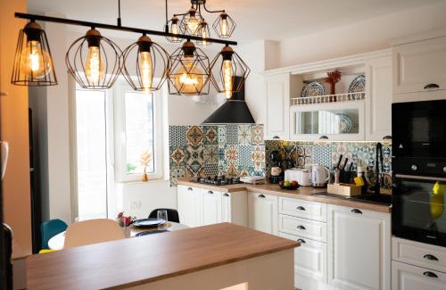 Bucharest Apartment | Artsy Riverside Suite - 1BR Amazing central apartment