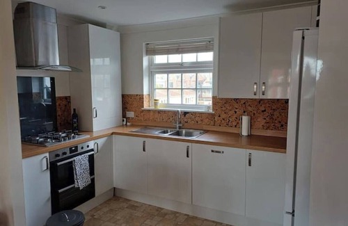 Bouvet Island Apartment | Arundel Central Apartment with rare parking. Pet Friendly.