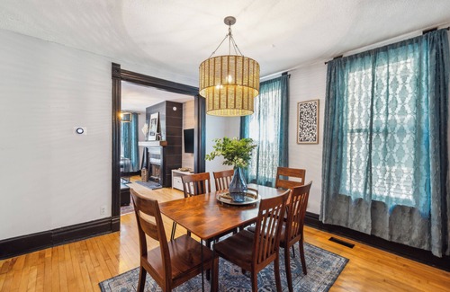 Wrightwood Neighbors Apartment | As Seen on TV: Safest Area Lincoln Park Duplex