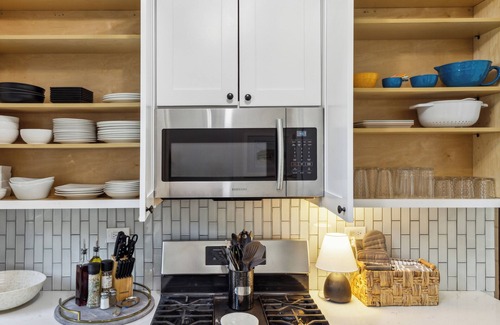 Wrightwood Neighbors Apartment | As Seen on TV: Safest Area Lincoln Park Duplex