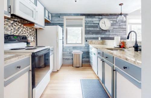 Brownsville Apartment | Ascutney Retreat