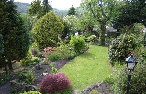 Crickhowell Cottage | Ashfield cottage in Crickhowell with views of Usk Valley,and Brecon Beacons.