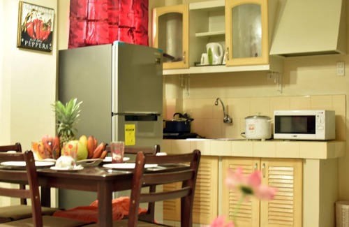 Carcar Hotel | Ashley and Bill's Suites 'N Garden