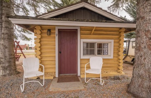 Ashton House | Ashton Historic Log Cabin 9