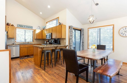 Sunriver House | ASHW04 - Relax & Recharge in Sunriver | Retreat w/Hot Tub, A/C & Bikes