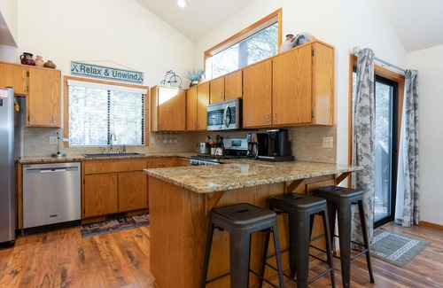 Sunriver House | ASHW04 - Relax & Recharge in Sunriver | Retreat w/Hot Tub, A/C & Bikes