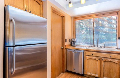 Sunriver House | ASHW05 - Charming Home, A/C, Hot Tub, Bikes