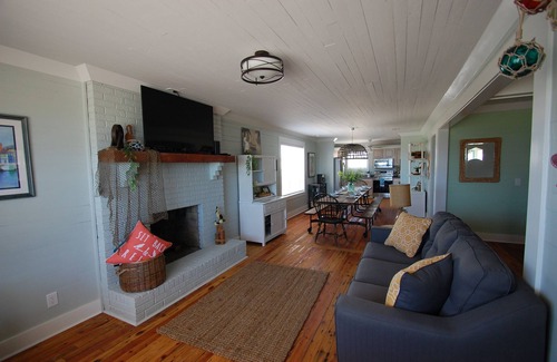 Port St. Joe Cottage | Ask about snowbird specials at Casa Amarilla! Oceanview & steps to St Joe Beach