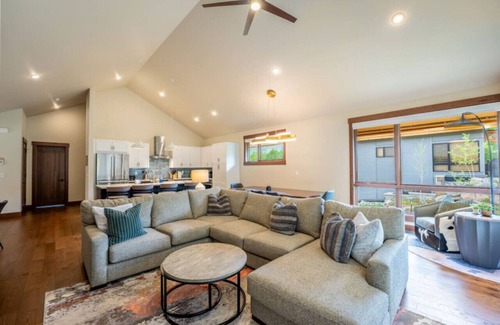 Silverthorne House | Aspen Aerie - Luxury Rental, Backs to National Forest