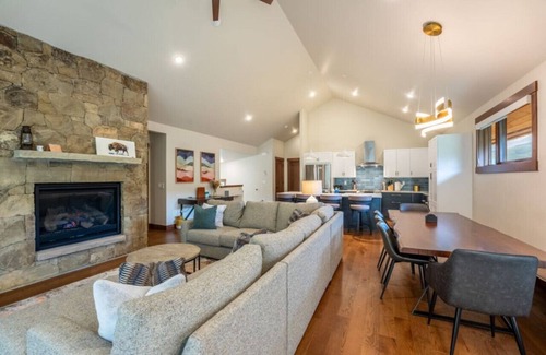 Silverthorne House | Aspen Aerie - Luxury Rental, Backs to National Forest
