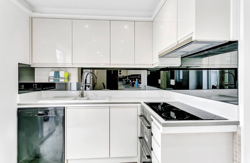 Bierton Apartment | Aspen Cl – Private Room in 4-Bed Retreat with Gym