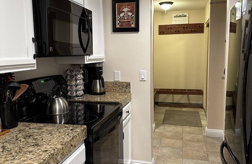 Mammoth Lakes Condo | Aspen Creek Retreat 219 Walk To Eagle Lodge/Slopes (2 UNDERGROUND parking spots)