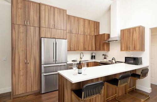 Aspen Condo | Aspen Mtn View. Convenient To Mtn & Town. Parking/Wood FP/Balcony/W&D