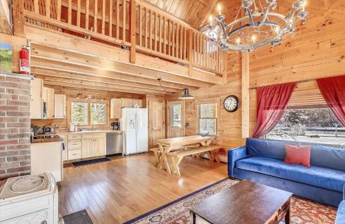 Morrisville House | Aspen's Run: 3 br log cabin, wood stove, deck, firepit, window a/c by Stowe Country Homes