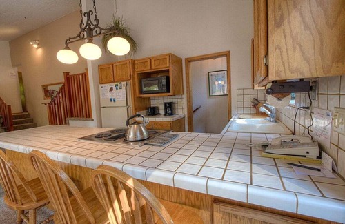 South Lake Tahoe House | Aspen View Lodge | Mt. Cabin Retreat Close to Winter Fun | HCH0863