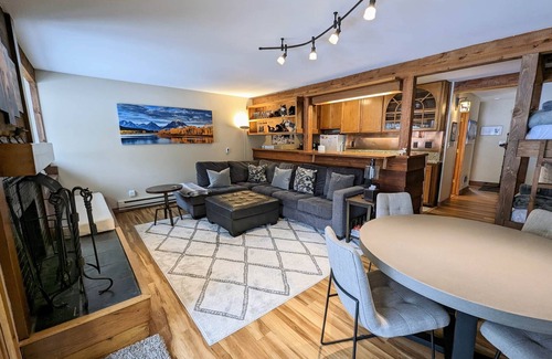 Moose Wilson Road Condo | Aspens-Spectacular mountain condo in great location!