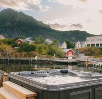 Sørvagen House | Astabrygga - Lofoten Jacuzzi