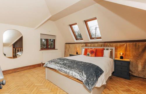 Henley-on-Thames House | Aston Pottery