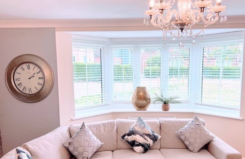 Maidstone House | Astor house Maidstone | Free PArking