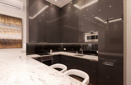 Palace District Condo | Astoria inn - Heart of City