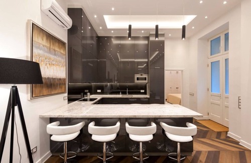 Palace District Condo | Astoria inn - Heart of City