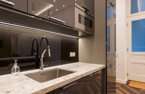 Palace District Condo | Astoria inn - Heart of City