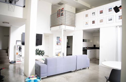 Florence-Graham Apartment | Astounding Urban DTLA Loft10 min from CRYPTO.COM ARENA