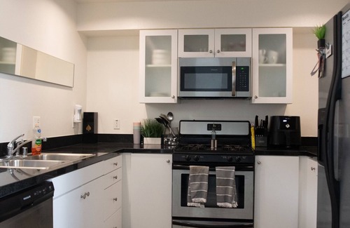 Florence-Graham Apartment | Astounding Urban DTLA Loft10 min from CRYPTO.COM ARENA