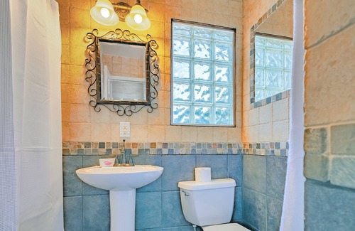 Canyon Lake Cabin | At Boat Ramp #1 · Lux King Suite · Stylish Stay