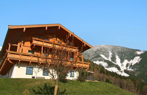 Bruck an der Grossglocknerstrasse Villa | Beautiful villa for 5 people with WIFI, TV and balcony