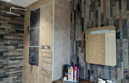 Glen Mona Apartment | At Cedar Lodge Apartment