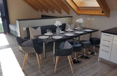 Bensheim Condo | At the Christmas market: Luxury design loft for 6-8 people (3 bedrooms + 3 bathrooms)