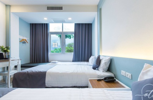 Wat Ket Hotel | At the train