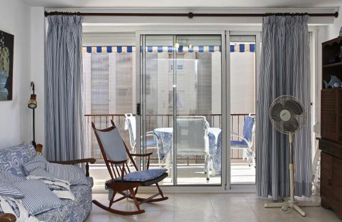 Torredembarra Apartment | AT060 Primera línea de la playa La Paella