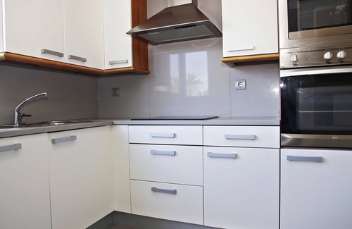 Torredembarra Apartment | AT142 Nova Torredembarra: Apartamento con una zona comunitaria con piscina y jardín