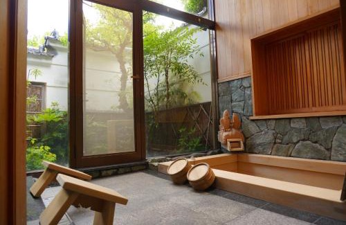 Ikoma Bed & Breakfast | Atelier Bee's Knees Bed & Breakfast