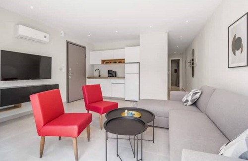 Thymari Villa | ATH Riviera 7BR Dreamhouse. Small pool. Seaview