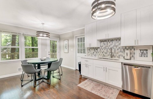 Dunwoody House | ATH - Sleeps 6 - 3 Beds Pet Friendly and fenced - Roberts