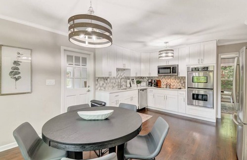 Dunwoody House | ATH - Sleeps 6 - 3 Beds Pet Friendly and fenced - Roberts