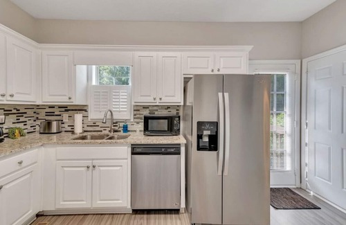 Acworth House | ATH - Sleeps 6 - 3 Beds - Pet friendly - Moonlight