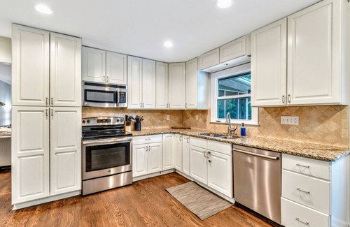 Dunwoody House | ATH - Swimming Pool -Fenced -Ranch -4BR (Vernon)