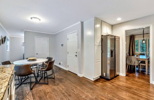 Dunwoody House | ATH - Swimming Pool -Fenced -Ranch -4BR (Vernon)