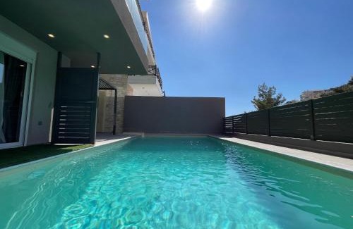 Voula Apartment | Athenean Pool Break