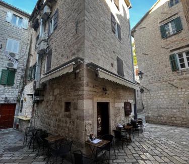 Kotor Old Town House | Athos Guesthouse