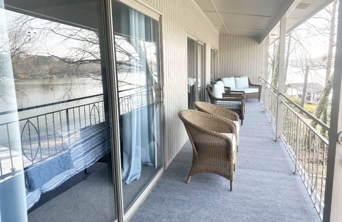 Jonesboro House | ATL/Jonesboro, Relaxing Fall Getaway for Families/Friends or Cooperate Groups